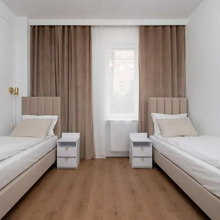 Jasny Z Dwoma Sypialniami By Renters Appartamento