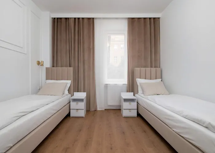 Jasny Z Dwoma Sypialniami By Renters Appartamento